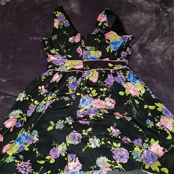 Black Floral Dress (small adults) runs small - Picture 4 of 4